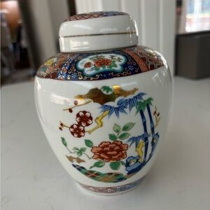 Imari Ware Japan Ginger Jar w/ Lid